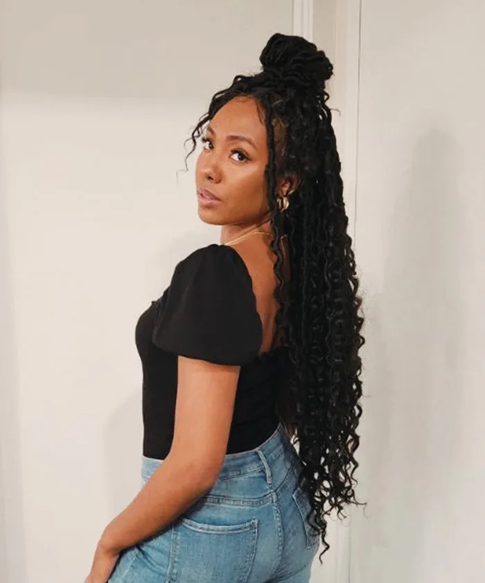 https://www.wigok.com/product/locs-with-curly-ends-boho-32-full-double-lace-medium-square-knotless-locs-briaded-wig-lo-black