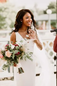 Bride with soft waves, wedding dress