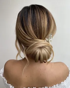 22 Hairstyles for Tying